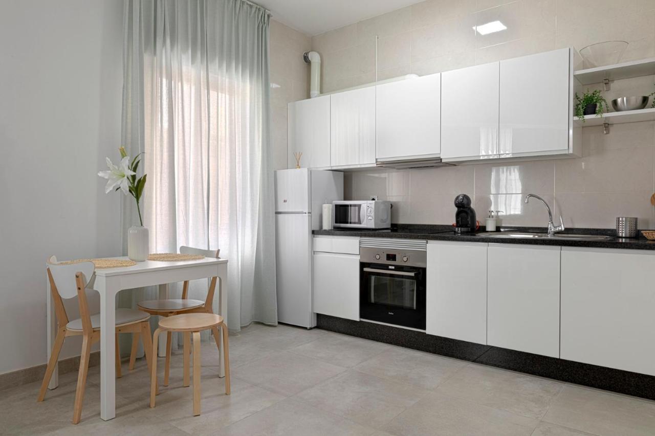 Homeabout Juan De Austria Apartments Малага Экстерьер фото