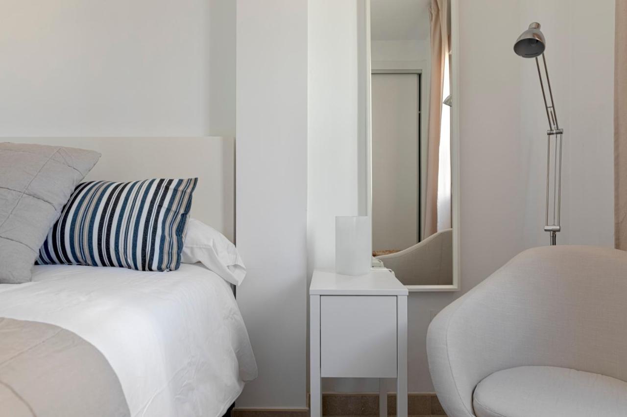 Homeabout Juan De Austria Apartments Малага Экстерьер фото